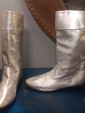 Metallic Silver Over-the-Knee Leather 90s Boots — Sleek Pointed Toe